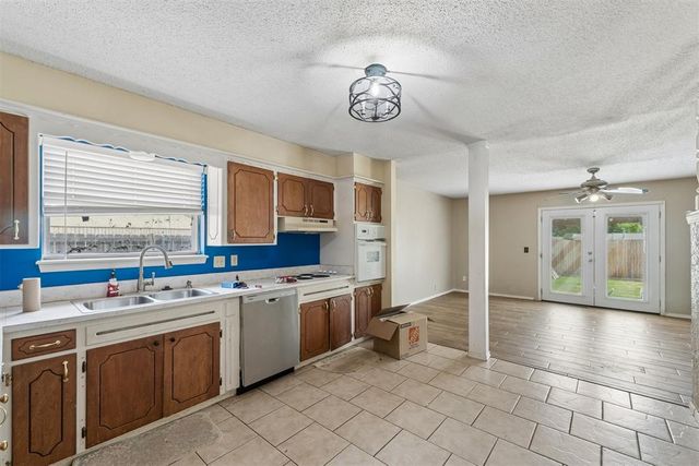 207 Del Mar Drive, Yukon, OK 73099