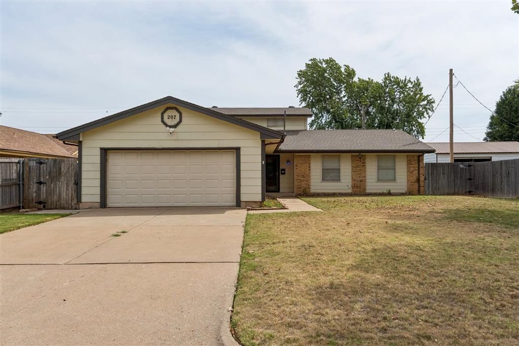 207 Del Mar Drive, Yukon, OK 73099