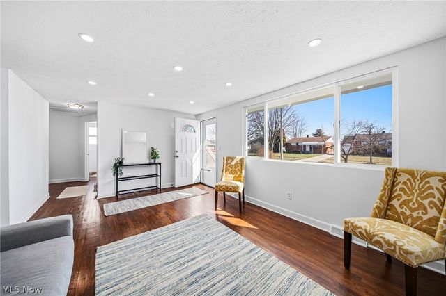 6330 Ledgebrook Drive, Brook Park, OH 44142