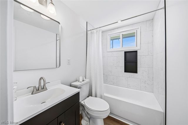 6330 Ledgebrook Drive, Brook Park, OH 44142