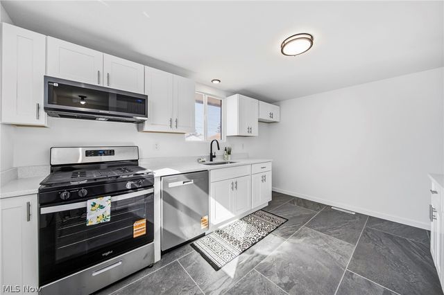 6330 Ledgebrook Drive, Brook Park, OH 44142