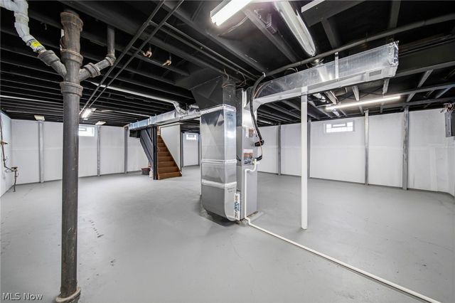 6330 Ledgebrook Drive, Brook Park, OH 44142