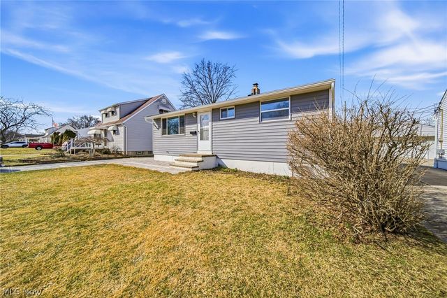 6330 Ledgebrook Drive, Brook Park, OH 44142