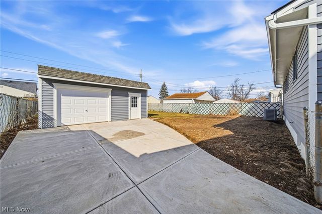 6330 Ledgebrook Drive, Brook Park, OH 44142