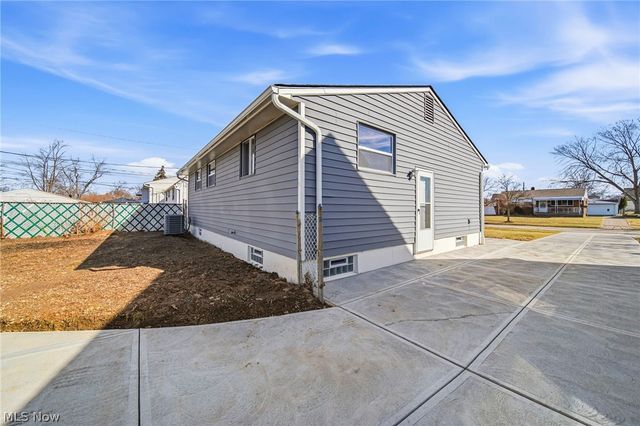 6330 Ledgebrook Drive, Brook Park, OH 44142