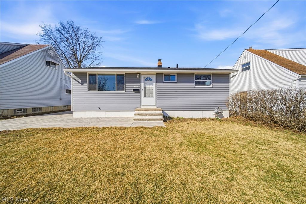 6330 Ledgebrook Drive, Brook Park, OH 44142