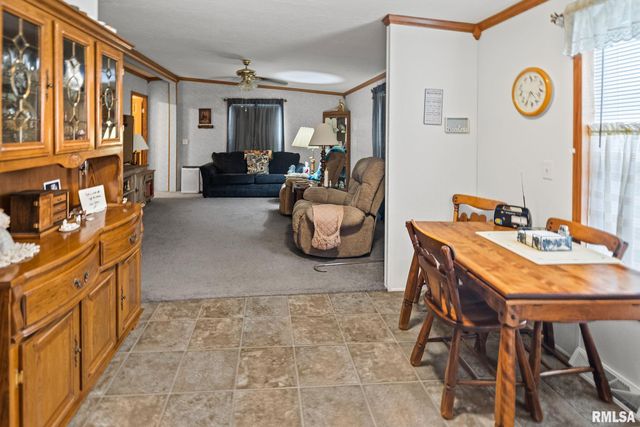 1111 S JEFFERSON Street, Salem, IL 62881