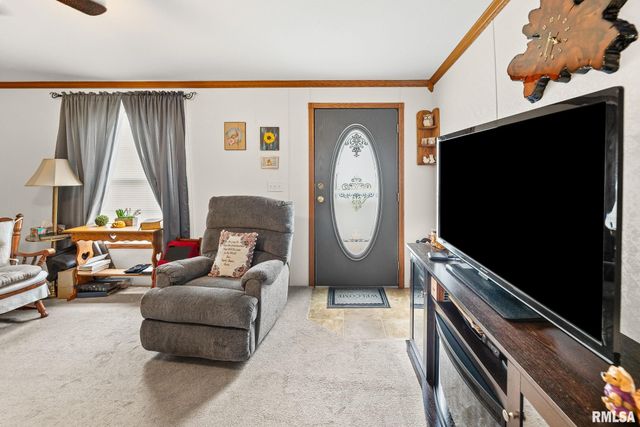 1111 S JEFFERSON Street, Salem, IL 62881