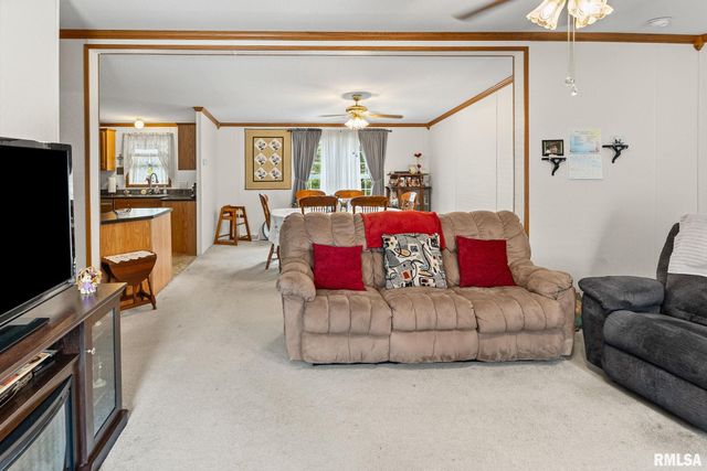 1111 S JEFFERSON Street, Salem, IL 62881