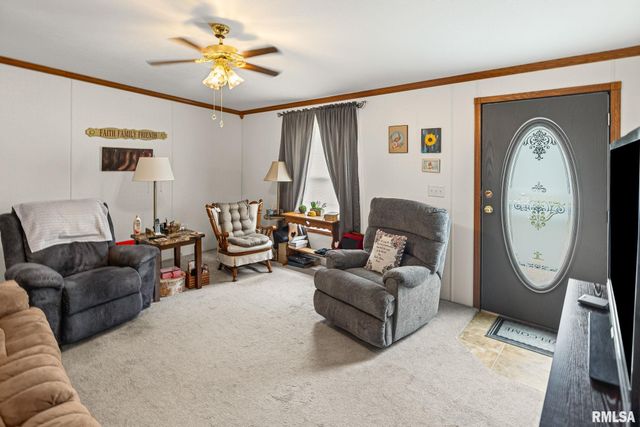 1111 S JEFFERSON Street, Salem, IL 62881