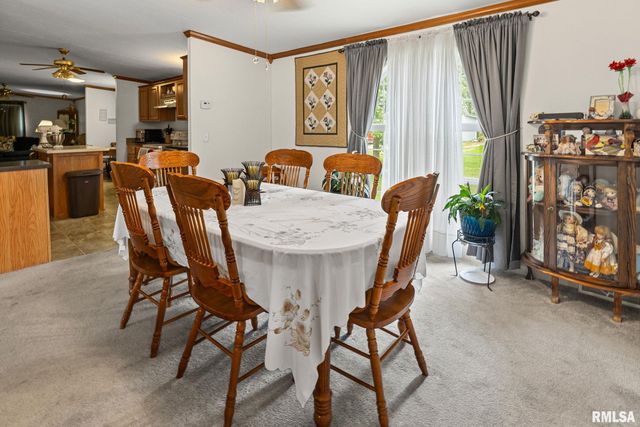 1111 S JEFFERSON Street, Salem, IL 62881