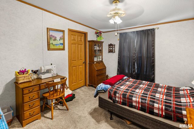 1111 S JEFFERSON Street, Salem, IL 62881