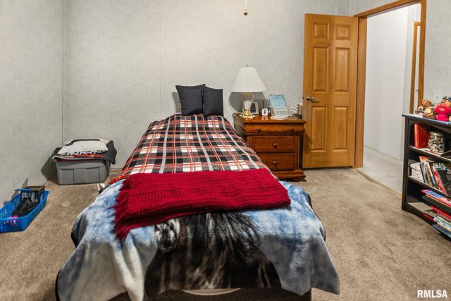 1111 S JEFFERSON Street, Salem, IL 62881