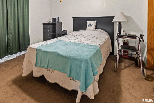 1111 S JEFFERSON Street, Salem, IL 62881