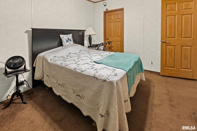 1111 S JEFFERSON Street, Salem, IL 62881