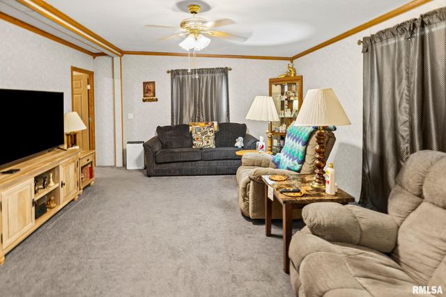 1111 S JEFFERSON Street, Salem, IL 62881