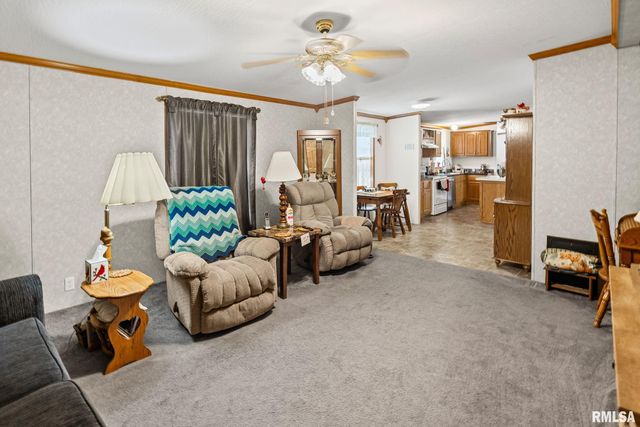 1111 S JEFFERSON Street, Salem, IL 62881