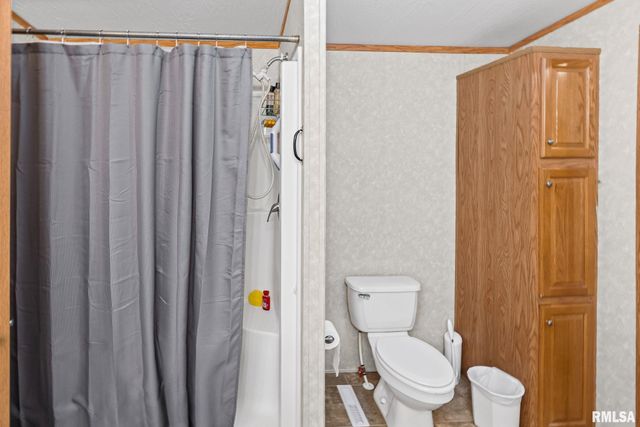 1111 S JEFFERSON Street, Salem, IL 62881