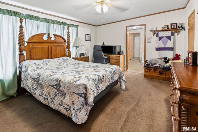 1111 S JEFFERSON Street, Salem, IL 62881