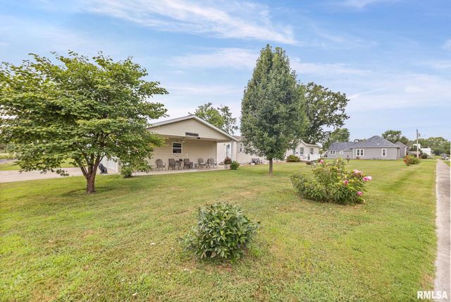 1111 S JEFFERSON Street, Salem, IL 62881