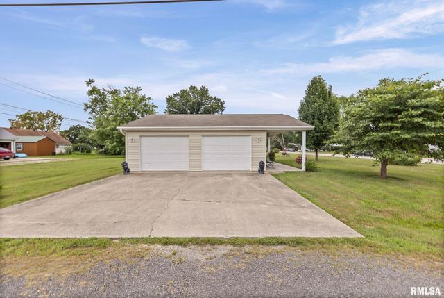 1111 S JEFFERSON Street, Salem, IL 62881