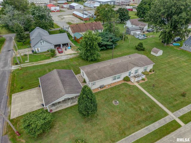 1111 S JEFFERSON Street, Salem, IL 62881