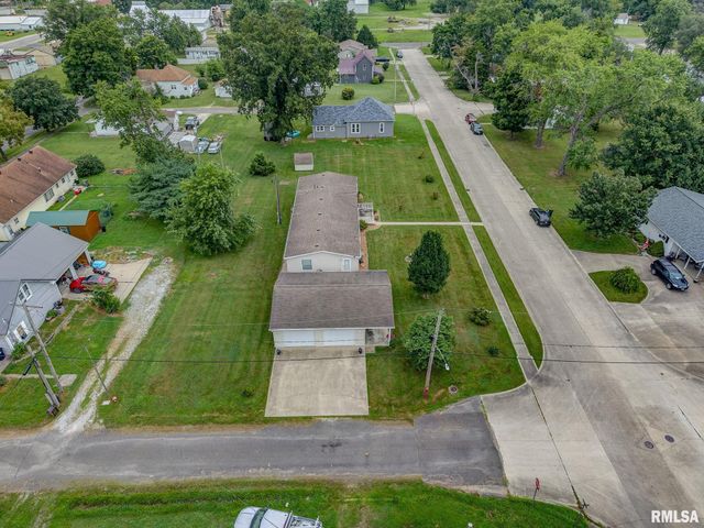 1111 S JEFFERSON Street, Salem, IL 62881