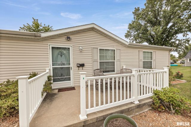 1111 S JEFFERSON Street, Salem, IL 62881