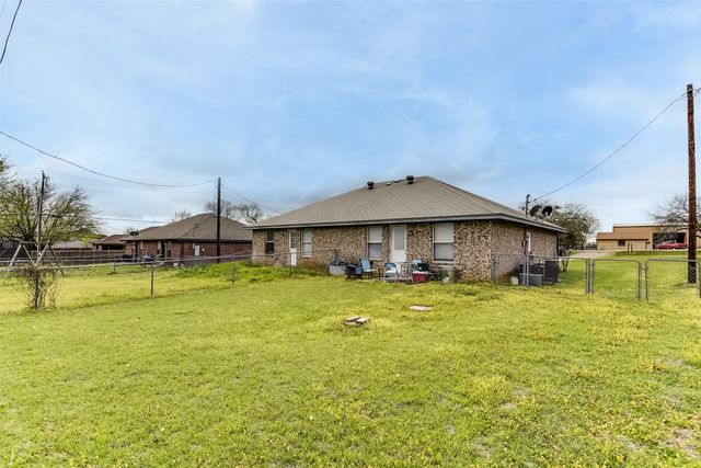 2545 E Renfro Street, Burleson, TX 76028
