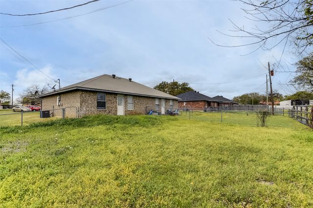 2545 E Renfro Street, Burleson, TX 76028