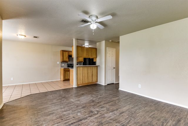 2545 E Renfro Street, Burleson, TX 76028