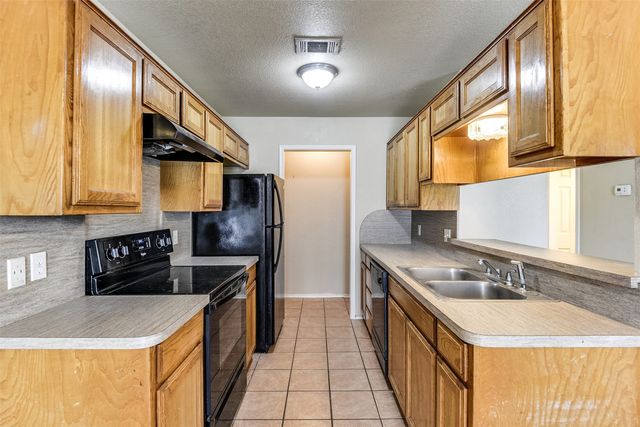2545 E Renfro Street, Burleson, TX 76028