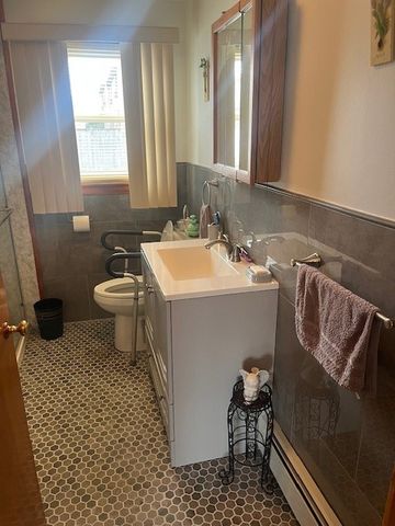 33 Van Buren Street, Warwick, RI 02888