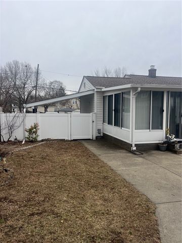 33 Van Buren Street, Warwick, RI 02888