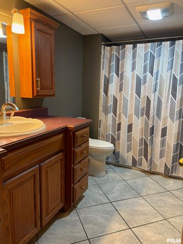 1249 WOODS Lane, Jacksonville, IL 62650