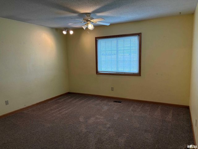 1249 WOODS Lane, Jacksonville, IL 62650