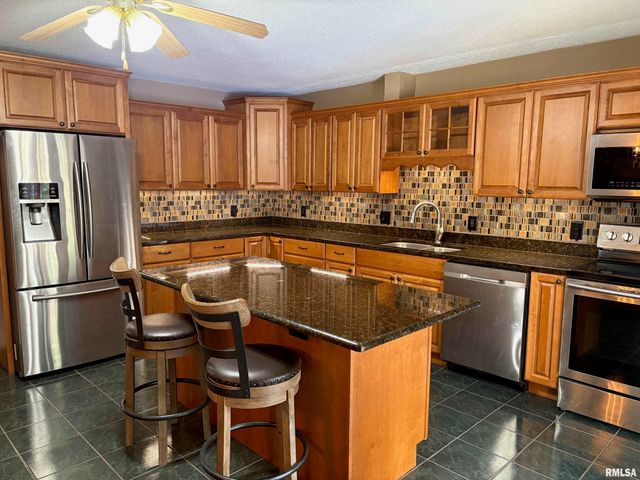 1249 WOODS Lane, Jacksonville, IL 62650