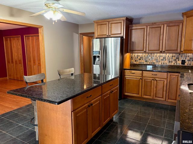 1249 WOODS Lane, Jacksonville, IL 62650