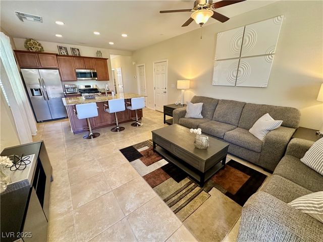 2707 ChinaBerry Hill Street, Laughlin, NV 89029