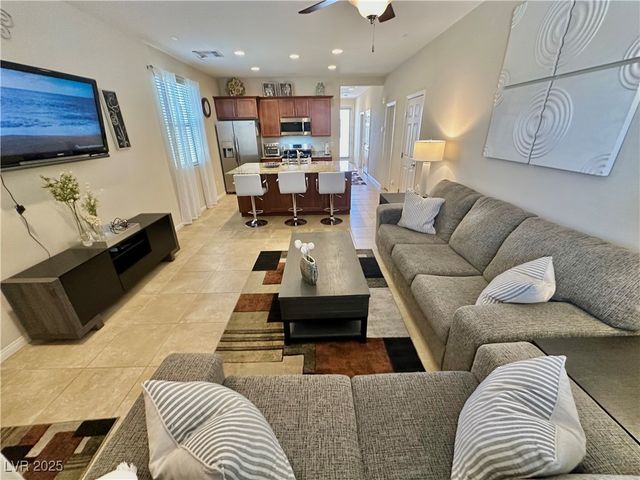 2707 ChinaBerry Hill Street, Laughlin, NV 89029