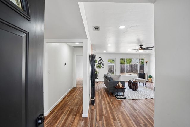 3443 Kentfield Dr, Sacramento, CA 95821