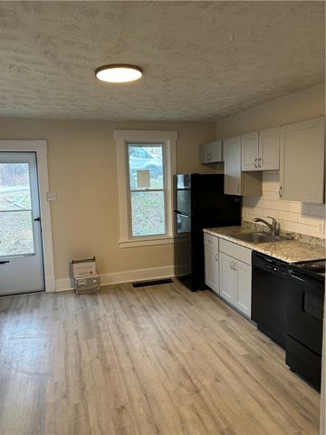 4-6 Charles St, Dravosburg, PA 15034