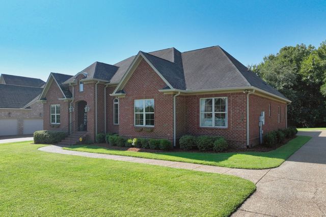 825 Piccadilly Dr, Nolensville, TN 37135