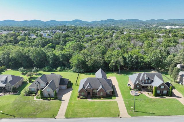 825 Piccadilly Dr, Nolensville, TN 37135