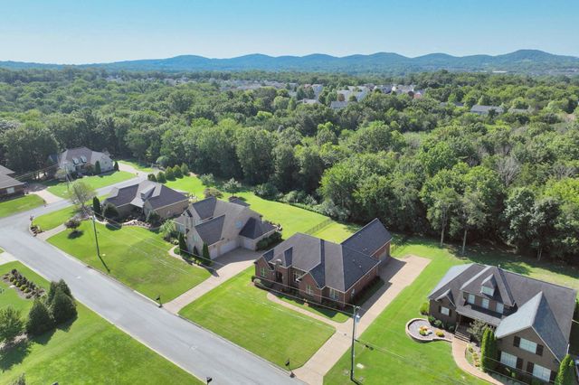 825 Piccadilly Dr, Nolensville, TN 37135