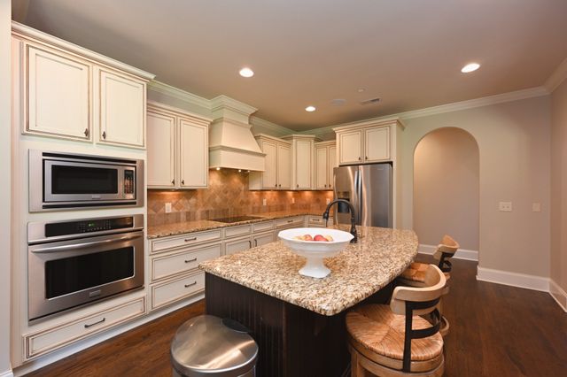 825 Piccadilly Dr, Nolensville, TN 37135