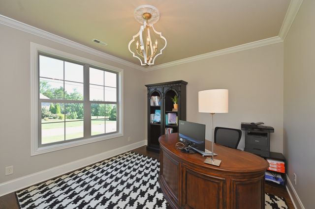 825 Piccadilly Dr, Nolensville, TN 37135