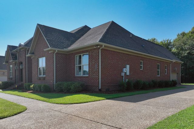 825 Piccadilly Dr, Nolensville, TN 37135