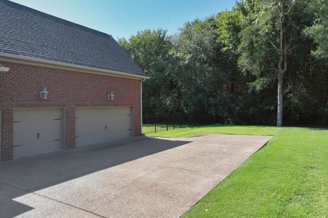 825 Piccadilly Dr, Nolensville, TN 37135