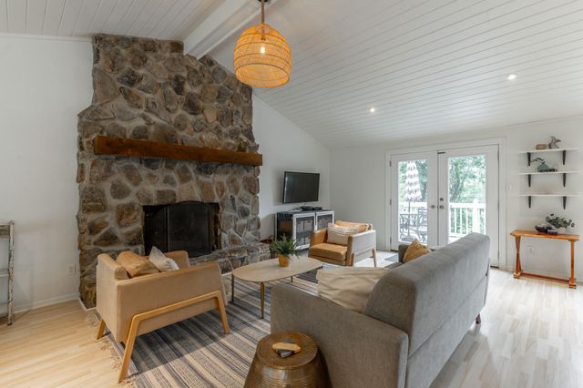 1043 Clift Cave Drive, Soddy Daisy, TN 37379